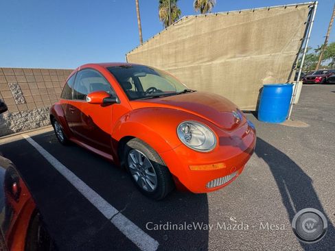 Used 2009 Volkswagen Beetle Coupe FWD image 3
