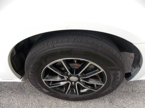 Used 2018 Dodge Grand Caravan SE FWD image 24