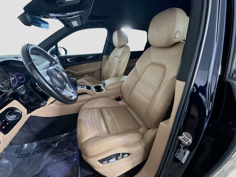 Used 2021 Porsche Cayenne S image 21