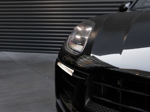 Certified 2026 Porsche Macan AWD/4WD image 38