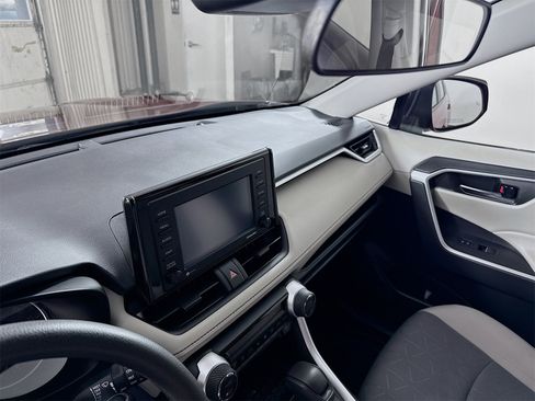 Certified 2022 Toyota RAV4 XLE image 6