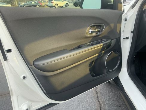 Used 2022 Honda HR-V EX image 9