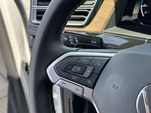 Certified 2025 Volkswagen Atlas SE FWD image 20