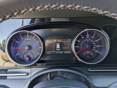 Used 2023 Kia Carnival EX image 40