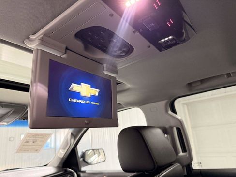 Used 2019 Chevrolet Suburban Premier AWD/4WD image 32