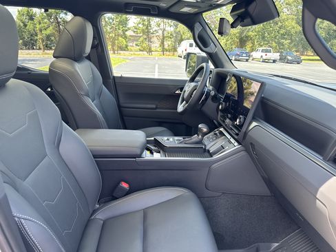 Used 2026 Lexus GX 550 w/ Accessory Package (2T) AWD/4WD image 37