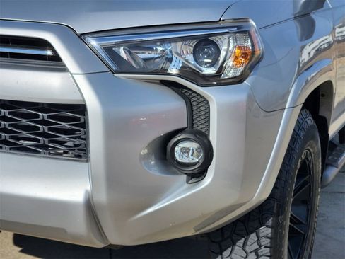 Used 2022 Toyota 4Runner SR5 Premium image 9