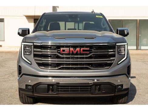 New 2026 GMC Sierra 1500 SLT image 3