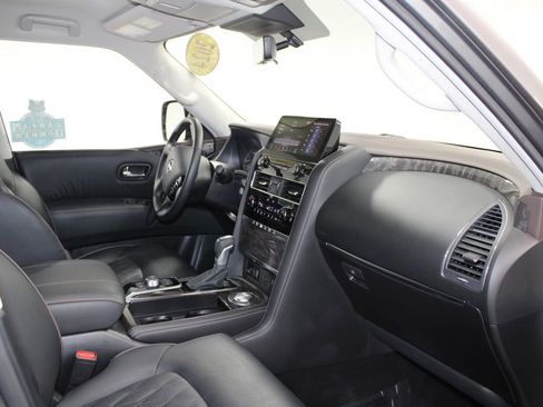 Used 2024 Nissan Armada Platinum w/ Captain's Chairs Package image 31