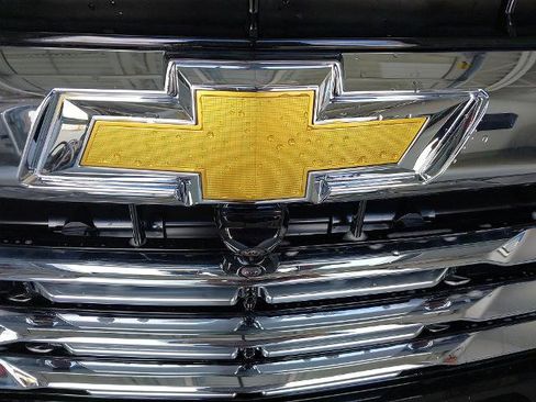 New 2026 Chevrolet Suburban Premier w/ Sun And Tow Package AWD/4WD image 31