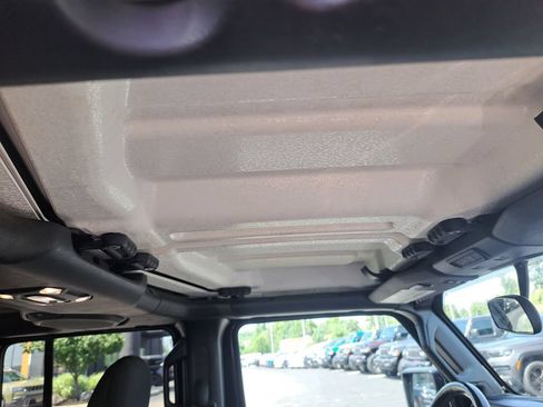 Used 2022 Jeep Wrangler Unlimited Sport AWD/4WD image 29