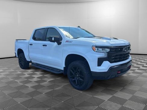 Used 2022 Chevrolet Silverado 1500 LT Trail Boss w/ LT Trail Boss Premium Package AWD/4WD image 2
