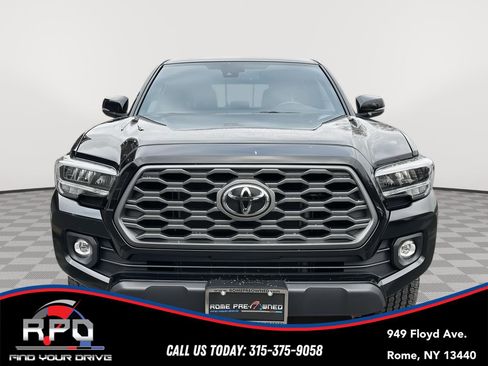 Used 2021 Toyota Tacoma TRD Off-Road w/ TRD Premium Off Road Package image 8