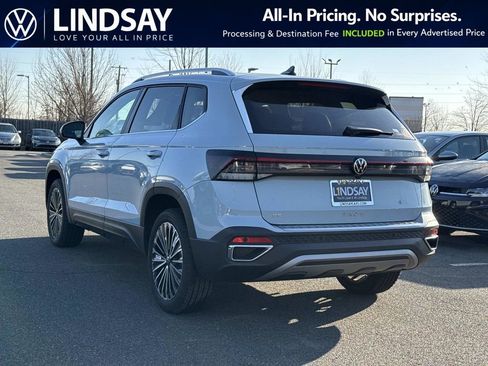 New 2026 Volkswagen Taos SE FWD image 5