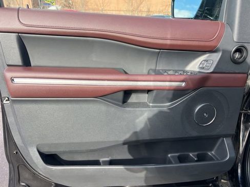 Used 2023 Ford Expedition Limited AWD/4WD image 23