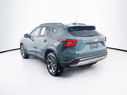 Used 2025 Chevrolet Trax LT FWD image 5