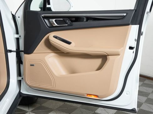 Certified 2021 Porsche Macan AWD/4WD image 42