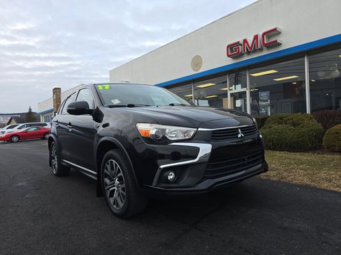 Used 2017 Mitsubishi Outlander Sport SE image 1