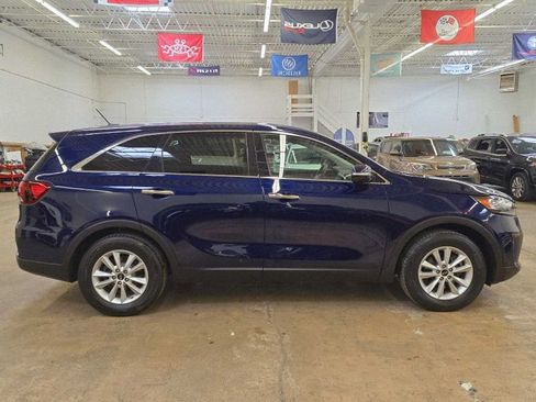 Used 2020 Kia Sorento LX image 3