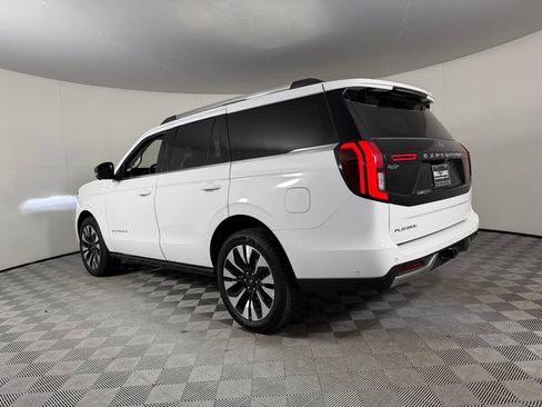 Used 2025 Ford Expedition Platinum w/ Driver's Package AWD/4WD image 8