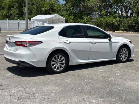 Used 2020 Toyota Camry LE FWD image 8