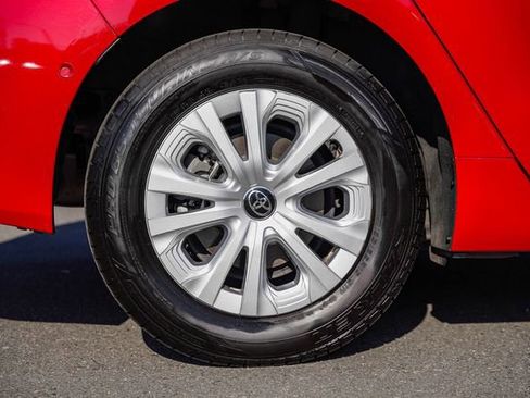 Used 2022 Toyota Prius LE image 9