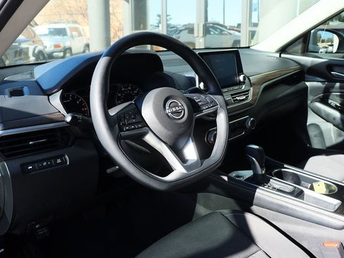 Used 2023 Nissan Altima 2.5 SV image 39