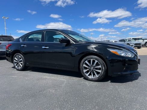Used 2017 Nissan Altima 2.5 SV FWD image 2