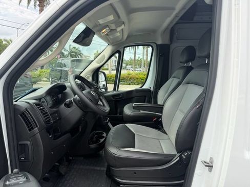 Used 2025 RAM ProMaster 2500 w/ Convenience Group FWD image 10