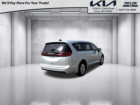 Used 2023 Chrysler Voyager LX FWD image 2