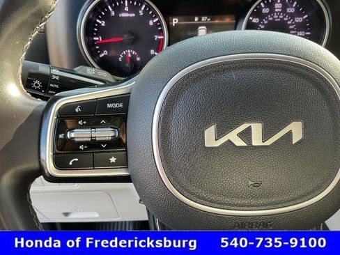 Used 2024 Kia Carnival LX FWD image 34
