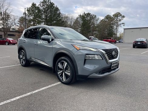 Used 2021 Nissan Rogue SL w/ Premium Package image 4