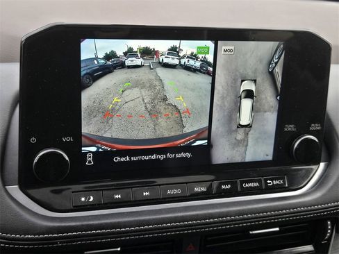 Used 2021 Nissan Rogue SL w/ Premium Package image 16