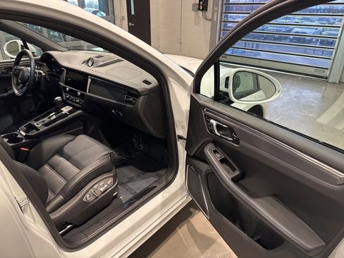 Used 2025 Porsche Macan GTS image 49