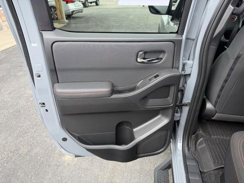 Used 2024 Nissan Frontier PRO-4X w/ Technology Package AWD/4WD image 17
