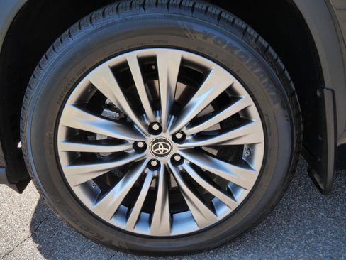 Used 2021 Toyota Highlander Platinum AWD/4WD image 16