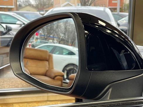 Used 2025 Mercedes-Benz GLC 350e 4MATIC image 17