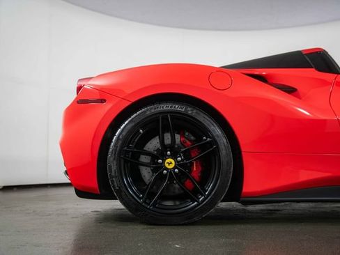 Used 2018 Ferrari 488 Spider RWD image 10