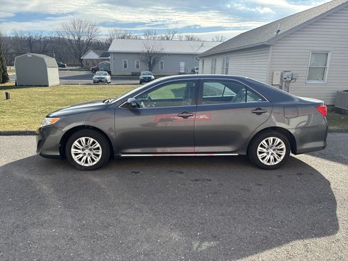 Used 2012 Toyota Camry image 7