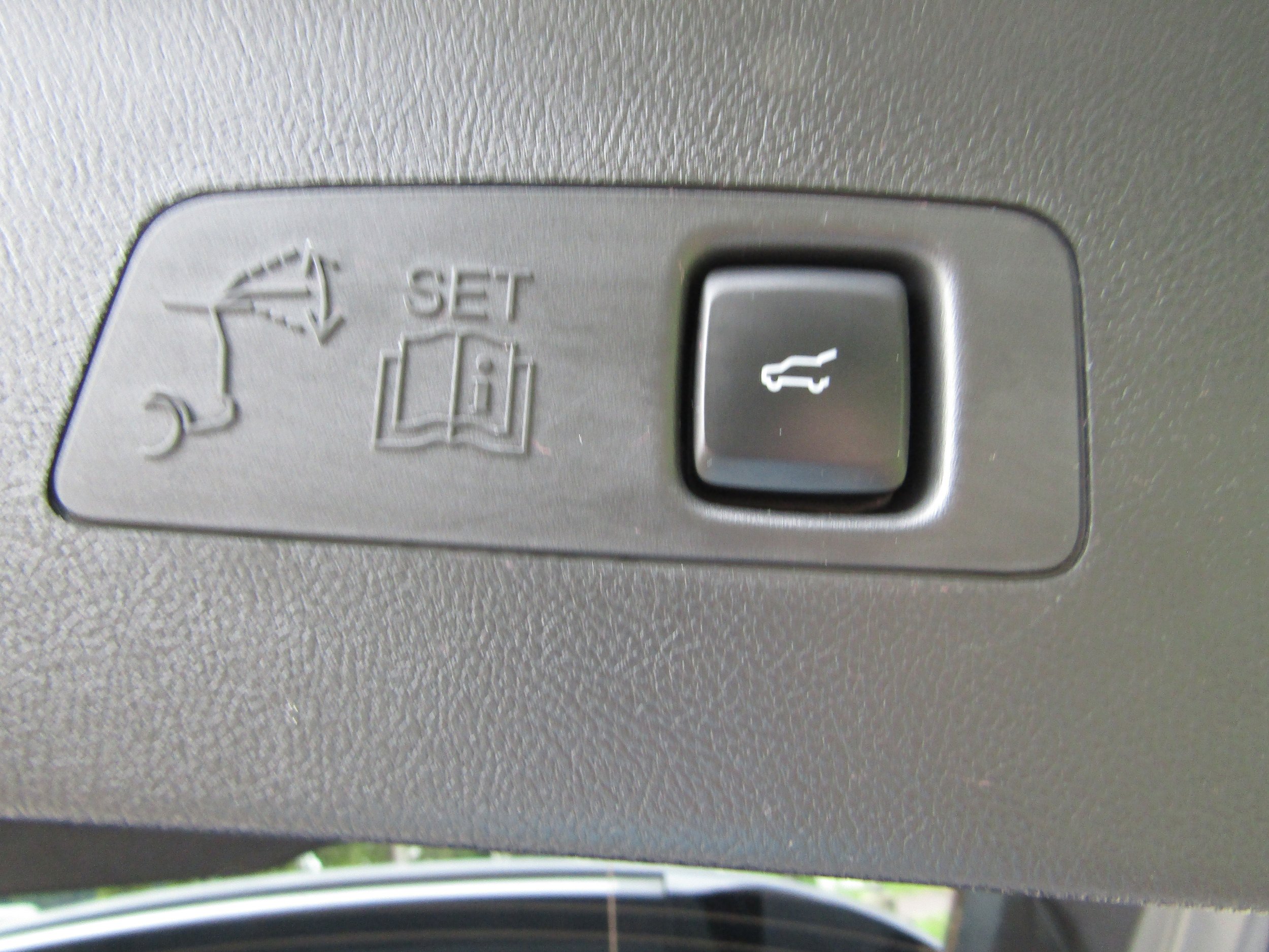 Used 2024 Lincoln Corsair Reserve w/ Equipment Group 201A AWD/4WD image 18