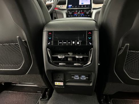 Used 2025 Jeep Grand Cherokee Summit image 21