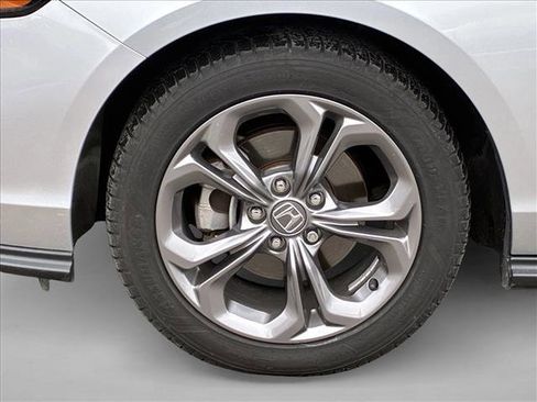 Used 2024 Honda Accord EX image 9
