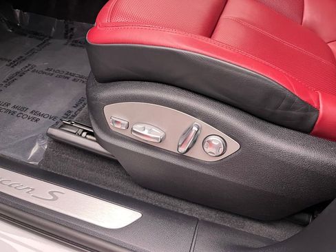 Used 2024 Porsche Macan S image 31