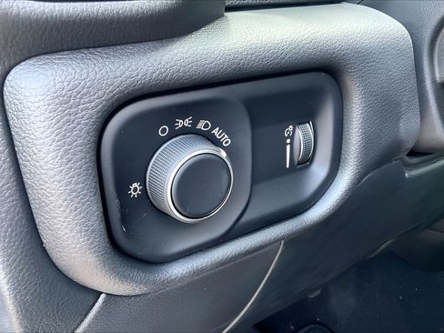 New 2024 RAM 3500 Tradesman w/ Chrome Appearance Group AWD/4WD image 17