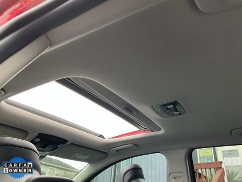 Used 2024 Kia Niro EX Touring image 31