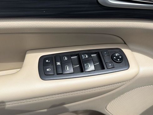 Used 2021 Jeep Grand Cherokee Laredo RWD image 30