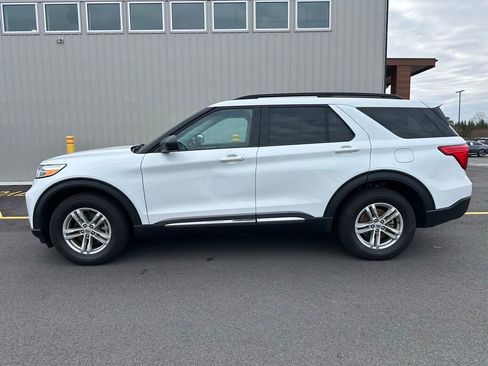 Used 2023 Ford Explorer XLT image 4