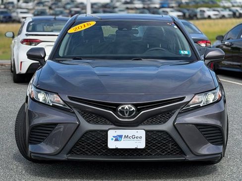 Used 2018 Toyota Camry SE w/ Moonroof Package FWD image 2