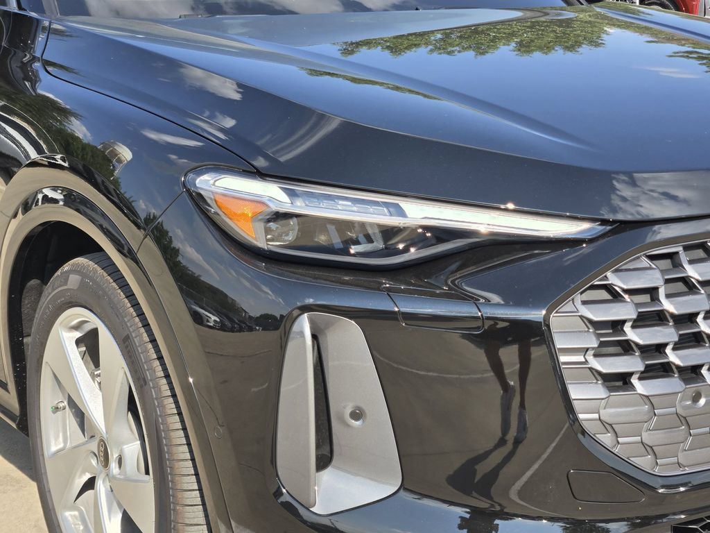Certified 2025 Audi Q5 Prestige AWD/4WD image 12