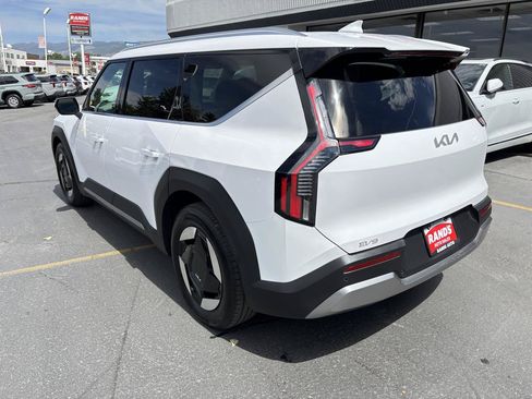 Used 2025 Kia EV9 Wind AWD/4WD image 5